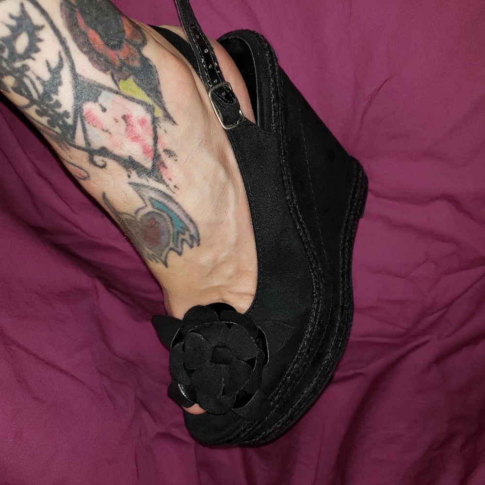 Sbicca black flower platforms